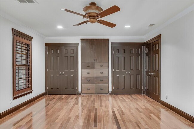 Building Photo - 4900 Balcones Dr