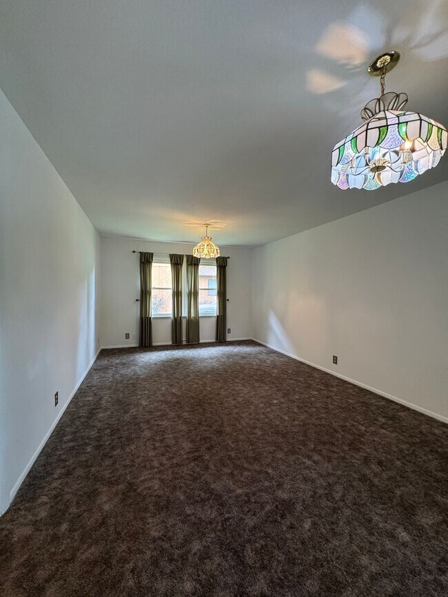 Building Photo - 3025 Greenbrier Ave