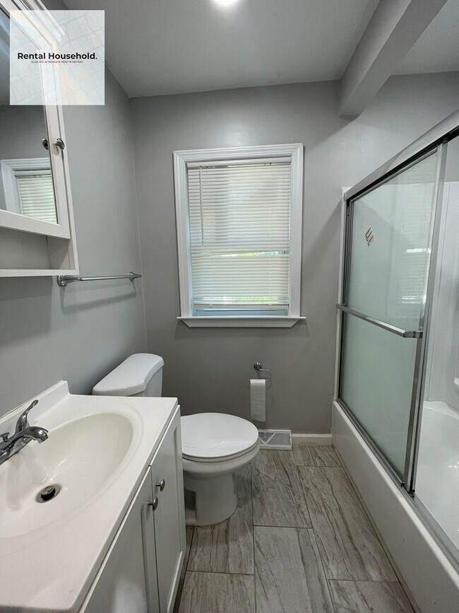 Building Photo - Beautifully Kept~3 BEDROOM 1 BATH BUNGALOW