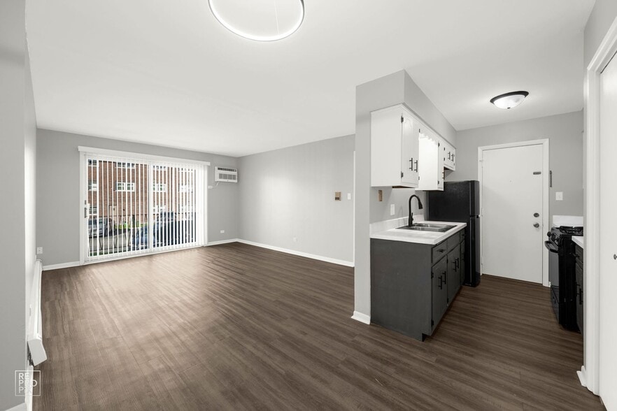 Building Photo - Woodland Court Apartments