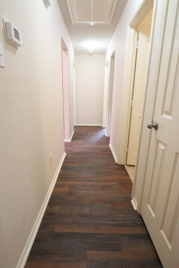 Building Photo - 1000 Warbler Ln