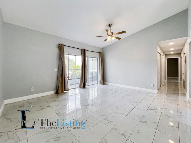 Building Photo - 2482 Lakeway Branch Dr