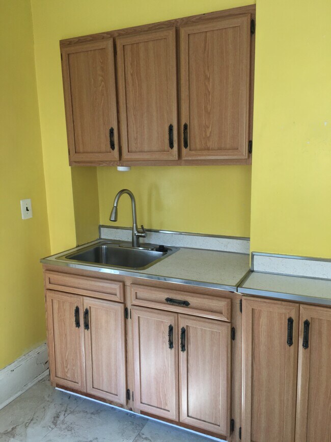 Building Photo - 219 C St NE