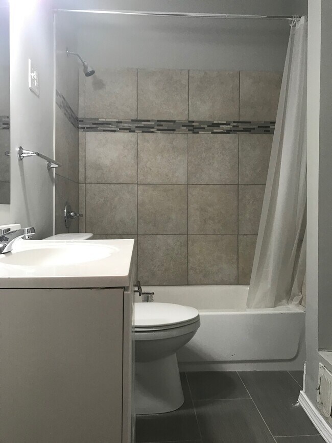 Building Photo - 211-211 Blake St