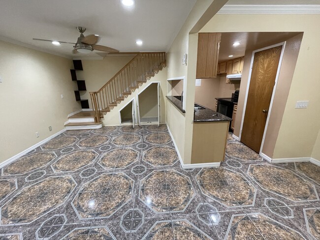 Building Photo - 2607 Spinnaker Ave
