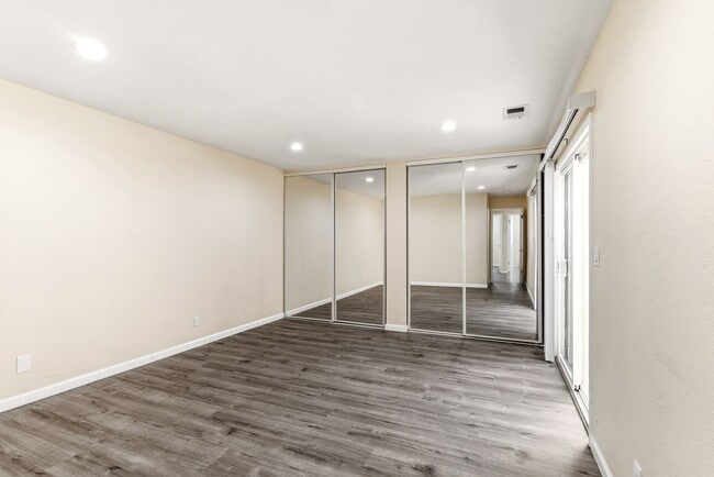 Building Photo - Union City 4-Bed, 2-Bath w/ 2-Car Garage & Vaulted Ceilings