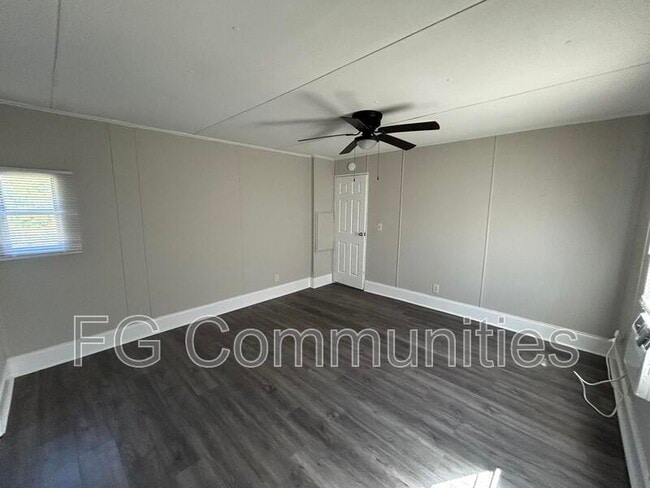 Building Photo - 109 Ray Cir