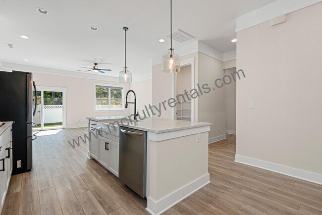 Building Photo - 1109 Masefield Ave