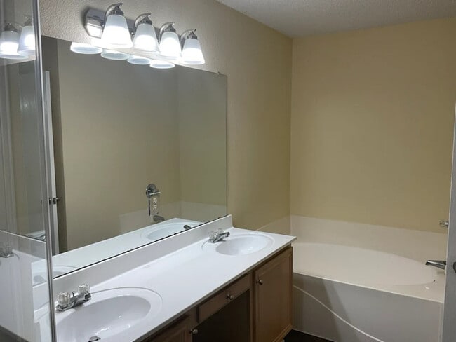 Building Photo - 6312 Fern Meadow Dr