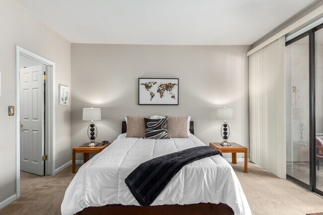 Building Photo - Two bedroom condo