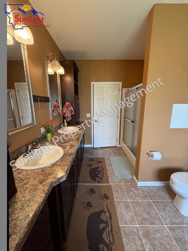 Building Photo - 3 Bed 2 Bath 2,756 sq ft on 2+ acres in Columbus