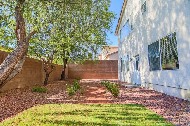 Building Photo - IMMACULATE 5 BEDROOM HOME!