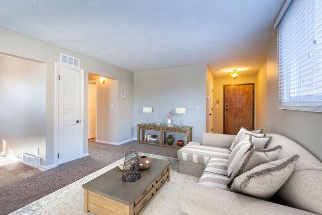 Building Photo - Gifford Court Apartments