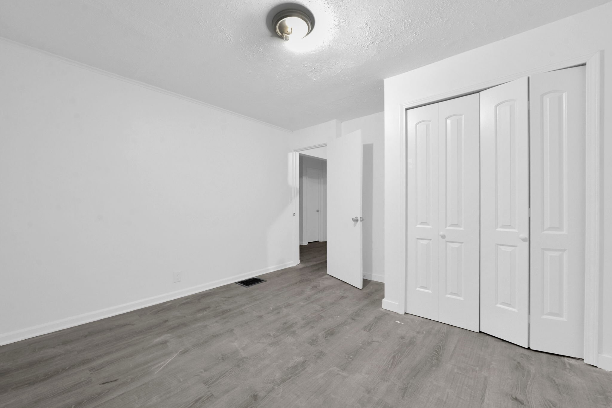 Building Photo - 2383 Hiawatha Park Dr