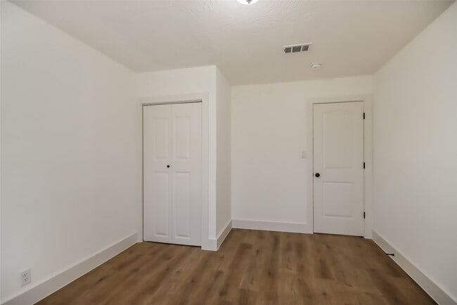 Building Photo - 16606 W Crosby St