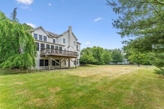 Building Photo - 44 Equestrian Way