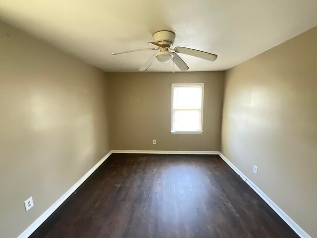 Building Photo - 1421 Wapoo Dr