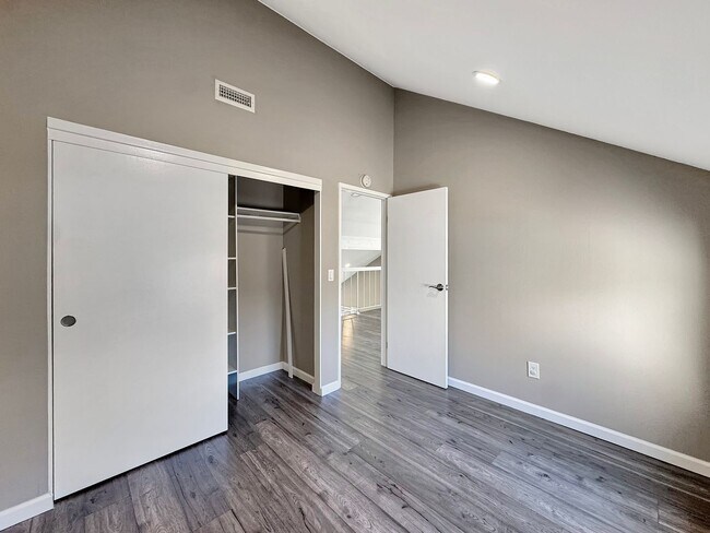 Building Photo - Beautiful 4B 2BA Home w/ AC, W/D, & Solar Panels!