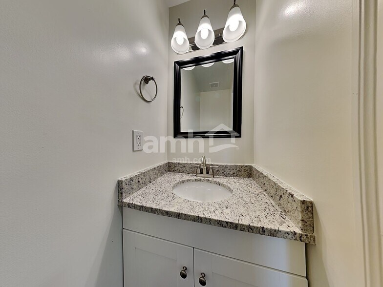 Building Photo - 5505 Windsor Ct