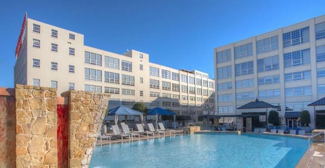 Building Photo - 2600 W 7th St