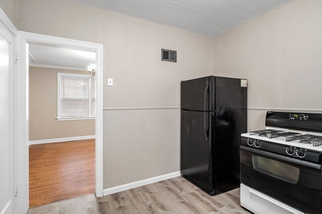 Building Photo - The Big Ol-eetha