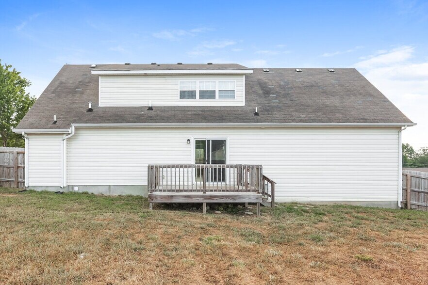 Building Photo - 122 Mary Joe Martin Dr