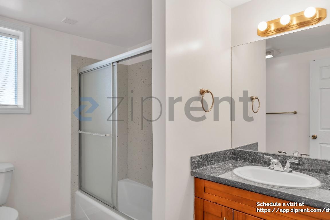 Building Photo - 860 Olive Ave