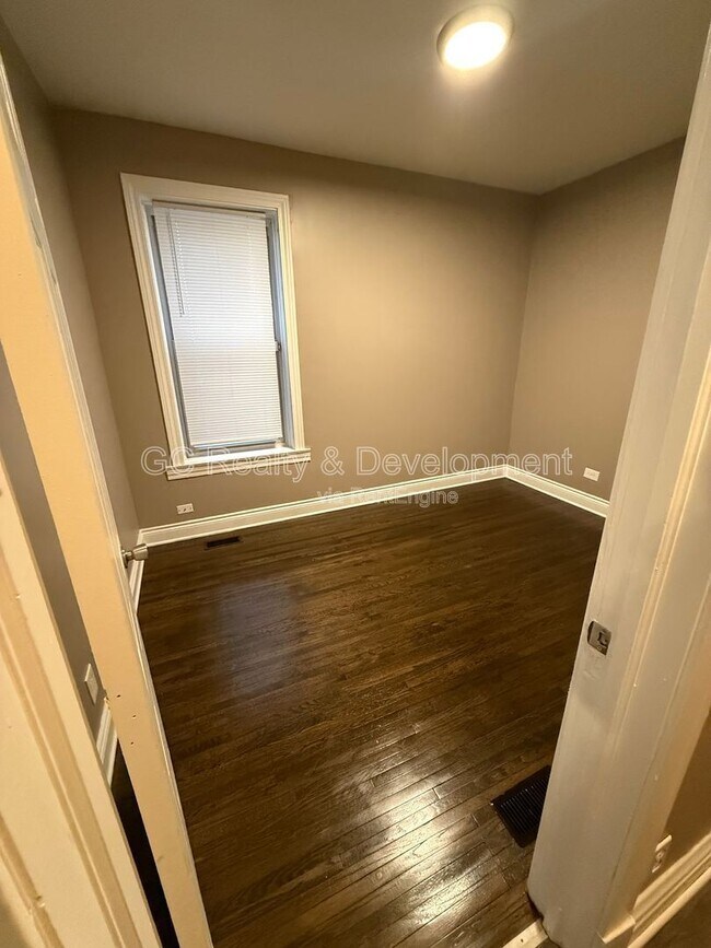 Building Photo - 7323 S Yates Blvd