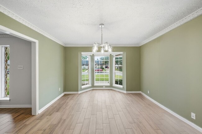 Building Photo - 3226 Springhill Dr