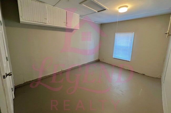 Building Photo - Adorable 3 Bedroom 1 Bathroom Home!
