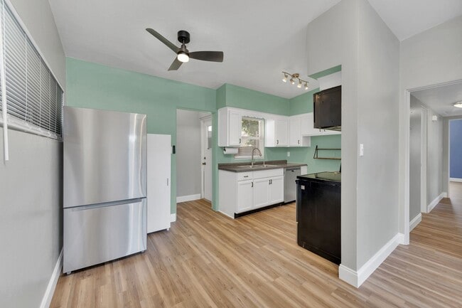Building Photo - Michigan Ave Duplex
