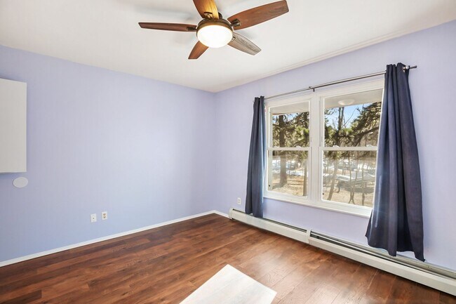 Building Photo - Move in ready home on Parkview