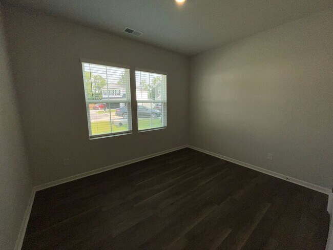 Building Photo - 503 Sandy Holw Dr