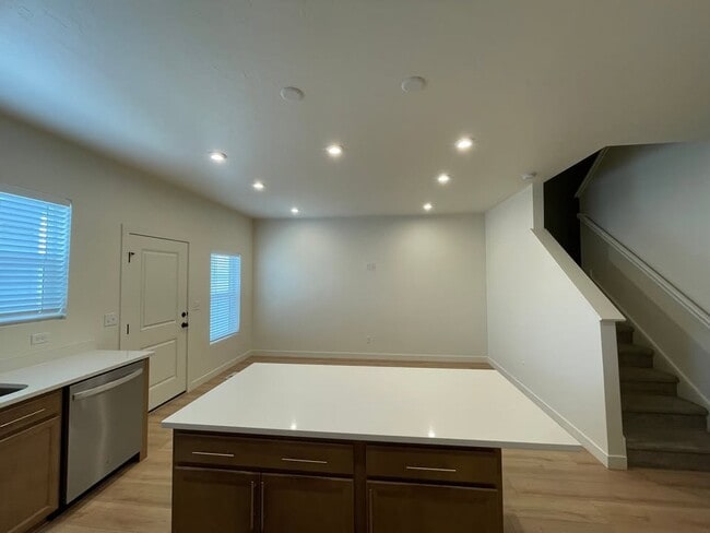 Building Photo - 4356 Hurstbourne Dr