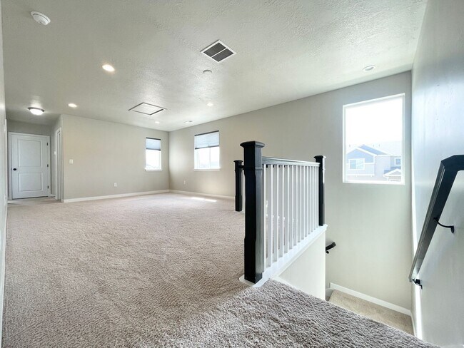 Building Photo - Modern Herriman Home at Big Bend Park!