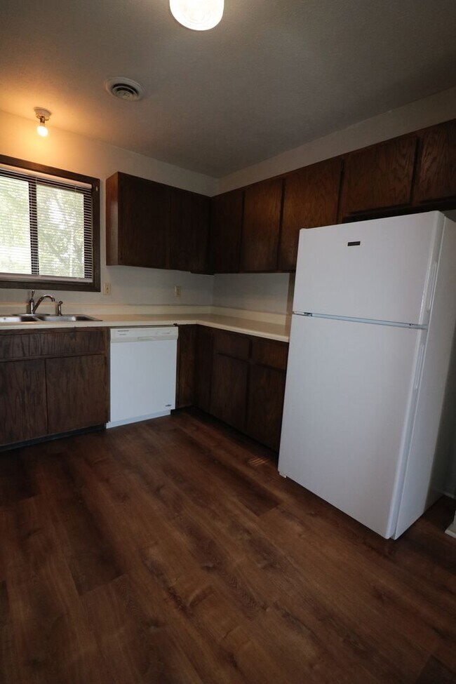 Building Photo - Beautifully built 2 bedroom house with huge backyard!