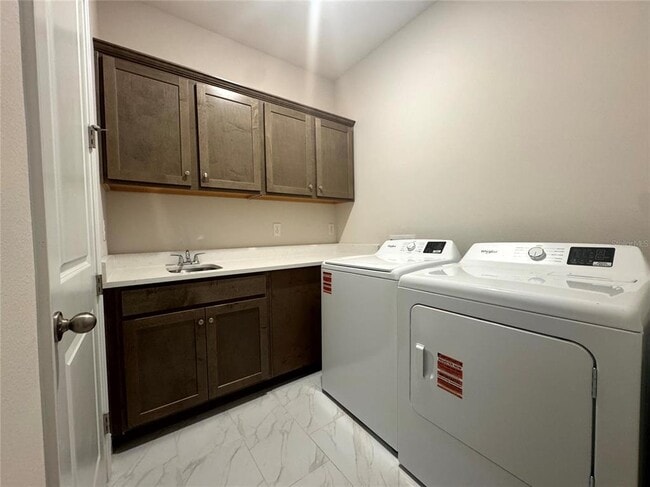 Building Photo - 1900 Sunshine Peak Dr