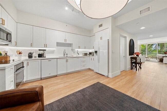 Building Photo - 717 Crandon Blvd