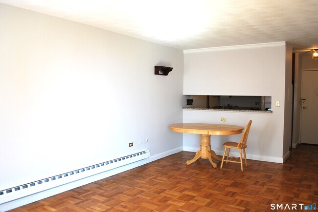 Building Photo - 87 Glenbrook Rd