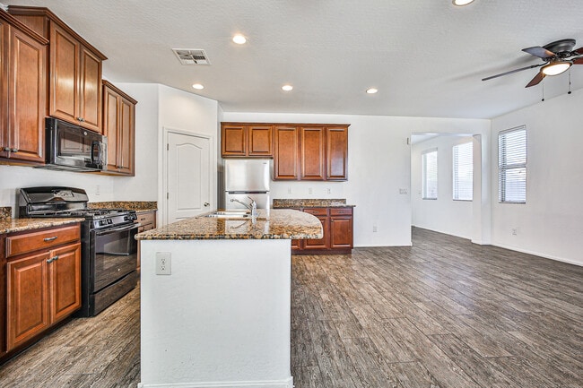 Building Photo - 6360 Beavertail Pond Ave