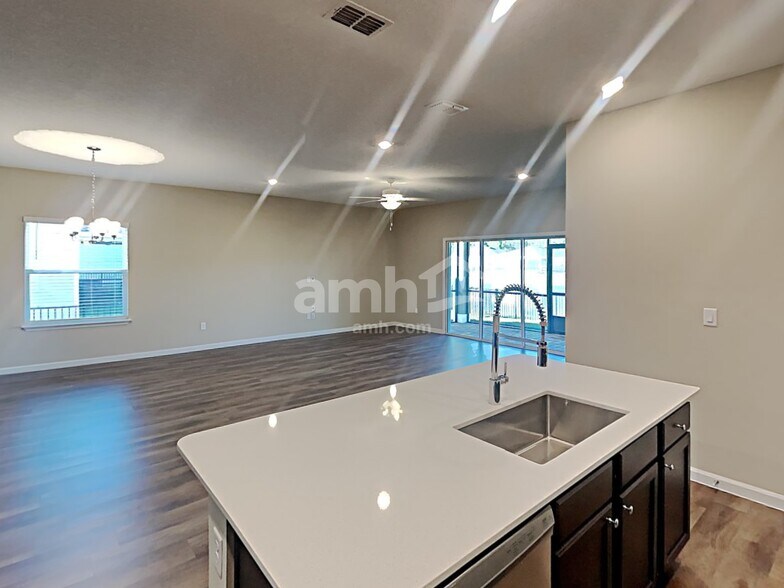 Building Photo - 40 Hemlock Pt