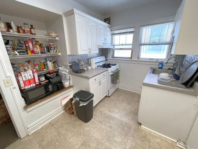 Building Photo - 33 Lathrop St