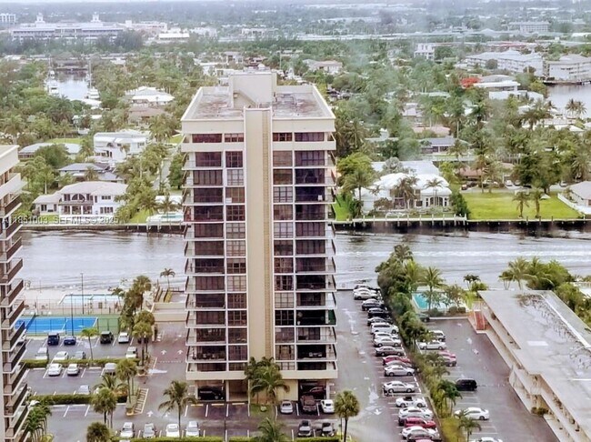 Building Photo - 2030 S Ocean Dr