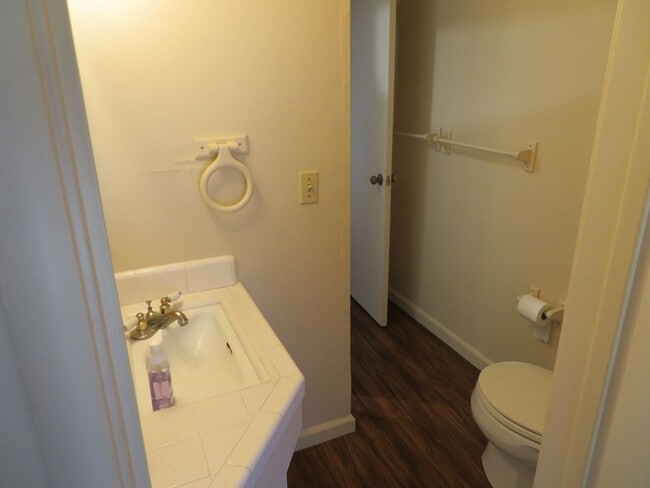 Building Photo - 2 plus bed, 1.5 bath, close to Seabright b...