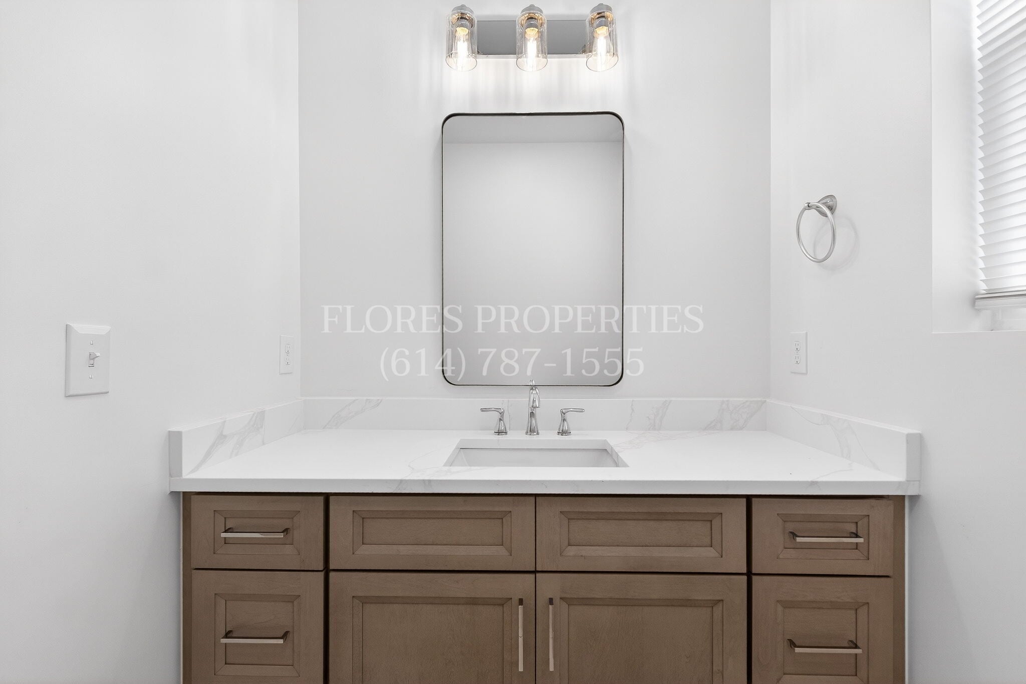 Building Photo - 696 S 22nd St