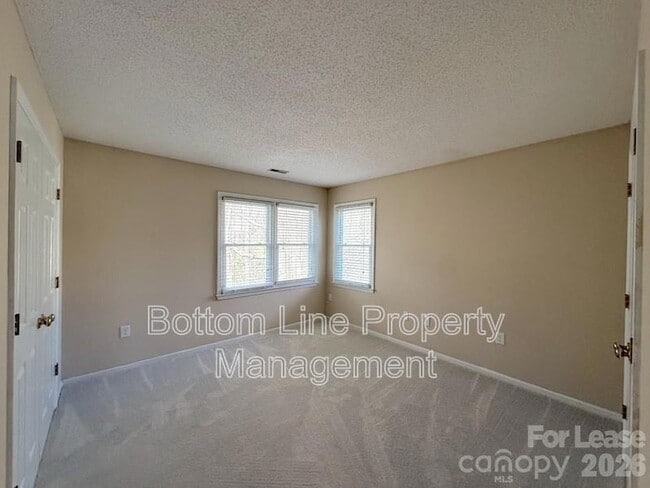 Building Photo - 9423 Fairmead Dr