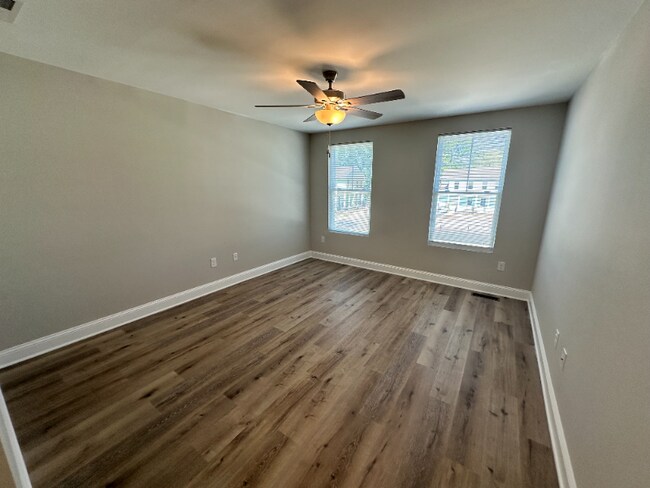 Building Photo - 300 Gardenview Ln