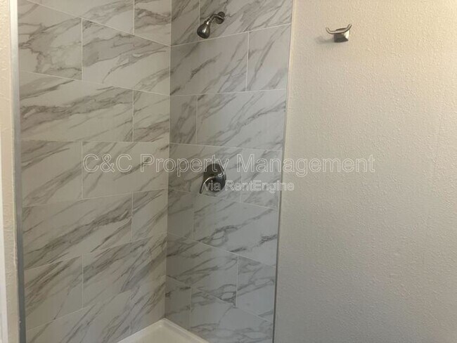 Building Photo - 5625 E Bellaire Way