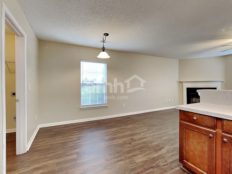 Building Photo - 5117 Torrey Ln