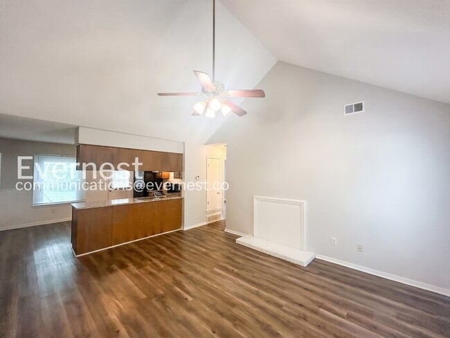 Building Photo - 5859 Shannon Dr